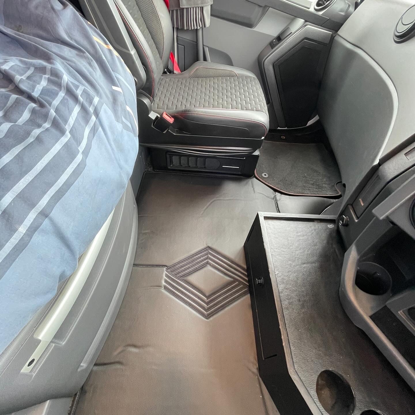 Renault T High Leather Flooring RHD / LHD